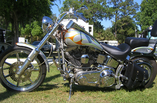 http://www.sideroadcycles.com/ImportedMotorcycles/Leatherworks/images/Softail_FXST_1986.jpg
